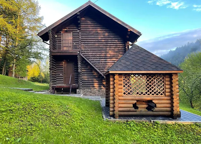 Деревянный коттедж Karpatskyy Rozluch